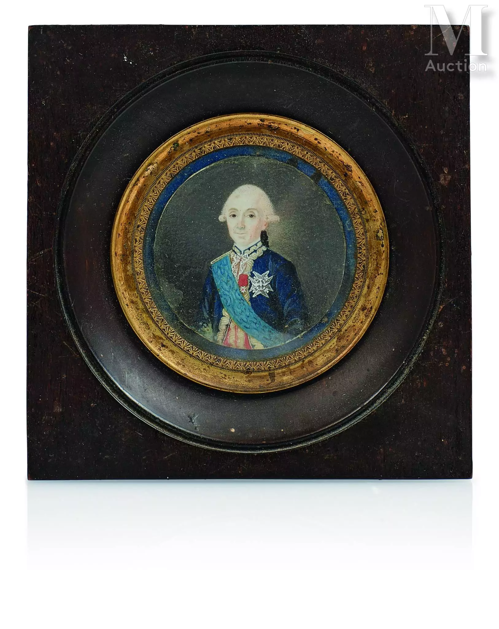 Portrait miniature rond figurant le Comte de SaintGermain en buste, Lot 416 enchères
