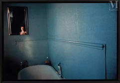 Nan GOLDIN (née en 1953)-Self portrait in blue bathroom, 1980-img1