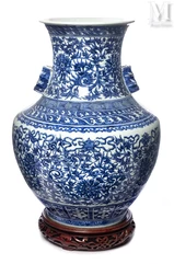CHINE, XIXe siècle-Grand vase en porcelaine bleu blanc-img1