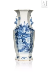 VIETNAM, XIXe siècle-Vase en porcelaine bleu blanc-img1