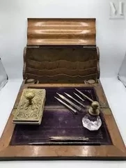 Petit secrétaire de bureau en loupe de noyer (?)-Petit secrétaire de bureau en loupe de noyer (?)-img1