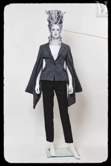 JOHN GALLIANO - Printemps-été 1991 - collection "Honcho woman"--img1