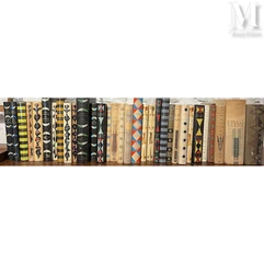 Cartonnages NRF. Ensemble de 32 volumes--img1