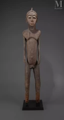 Personnage masculin debout--img1