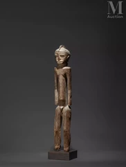 Statue longiligne.--img1