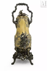 Très importante fontaine à thé et son support en vermeil--img1